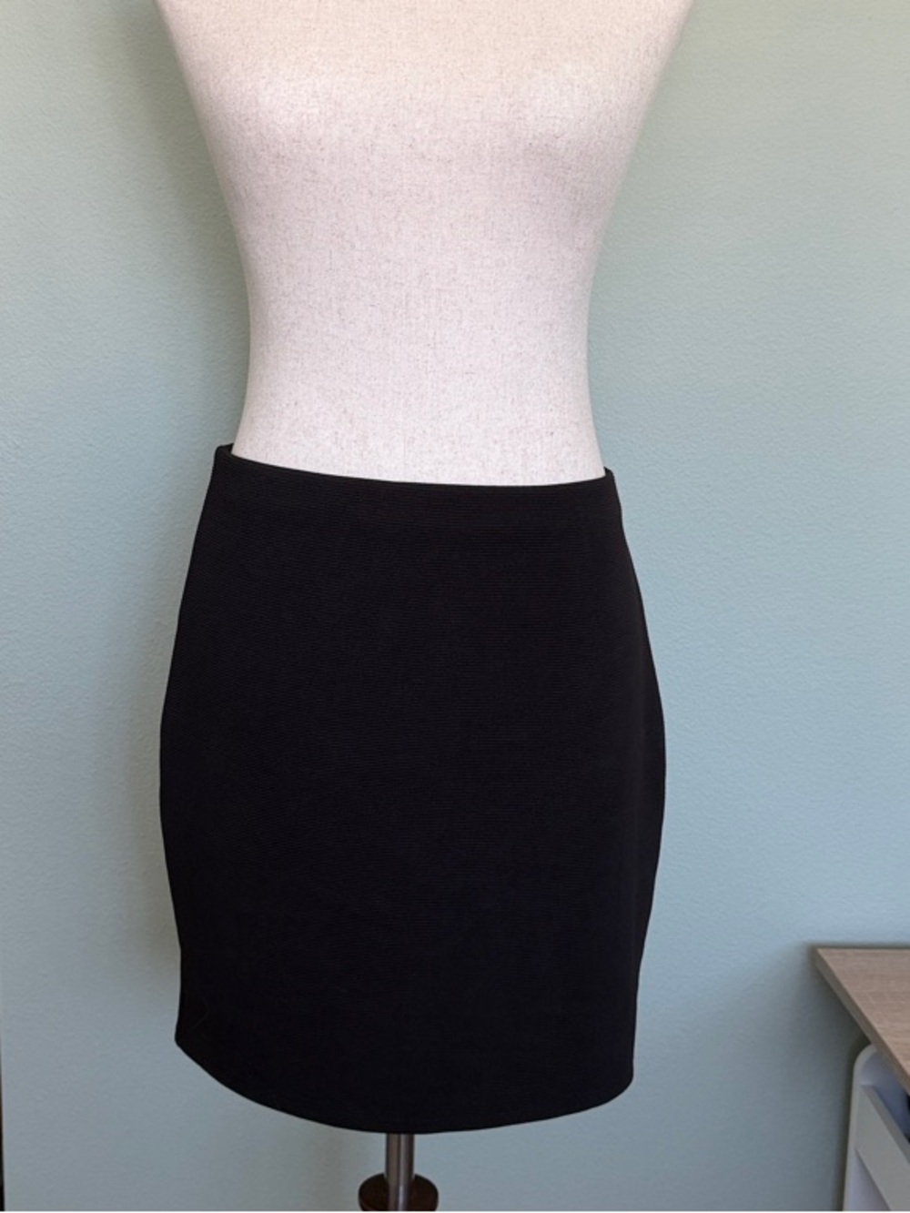 Bozzolo Black Textured Mini Skirt - Classic Straight Cut